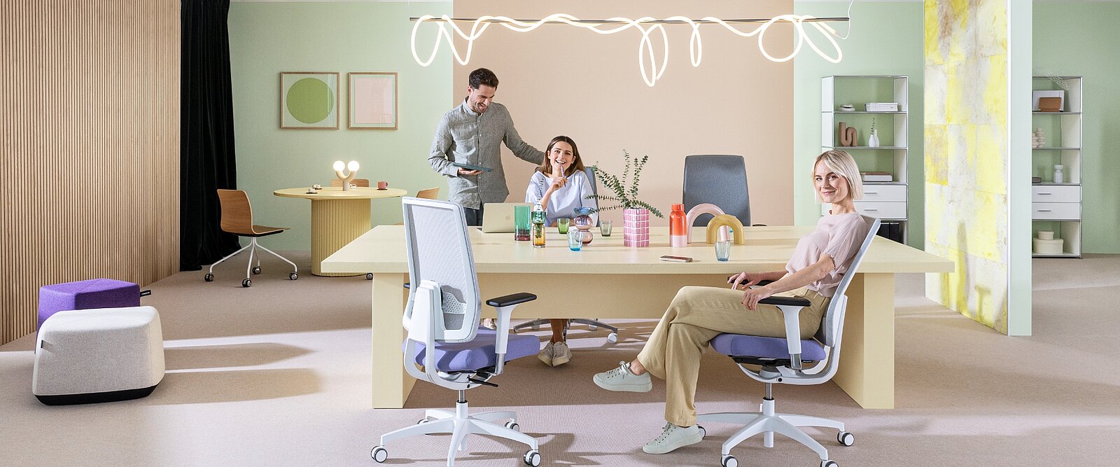 Perfect for flexible workstations, adjusts automatically.